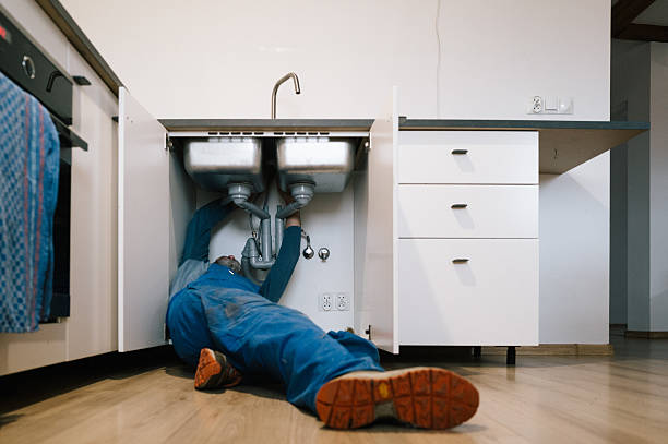 Professional Plumbing technician working in Hiwassee, VA